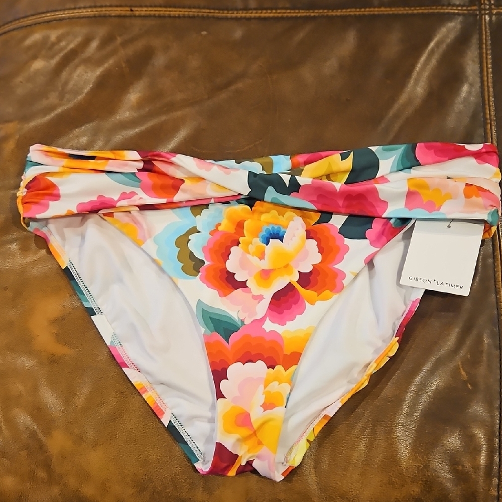 Gibson Latimer Hipster Twist Front Bikini Bottom: Multi Color Floral: L
